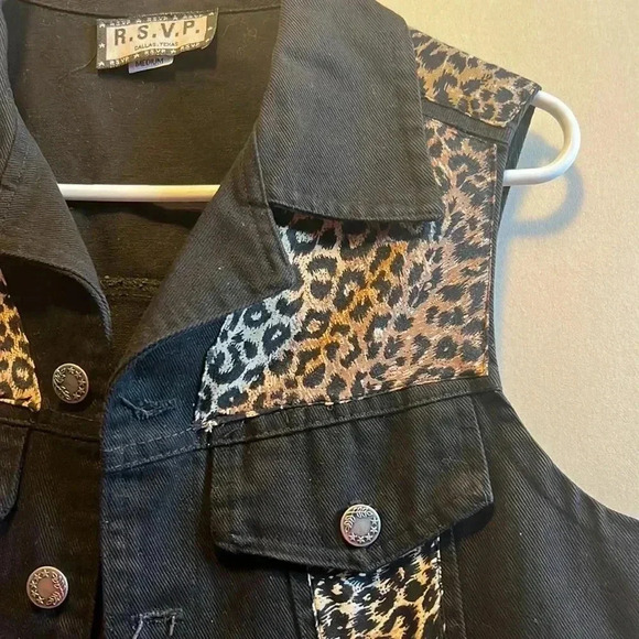 Vest - Picture 2 of 4